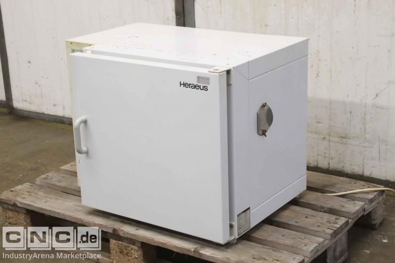 Drying cabinet 300°C Heraeus T 6060