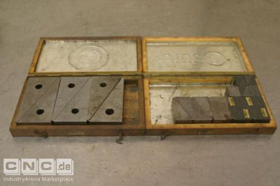 Universal clamping pad set in a wooden box AMF amf 6500 H
