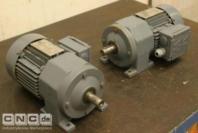 Getriebemotor 0,15 kW 49 U/min SEW EURODRIVE R32DT71C6