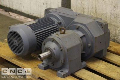 regelbarer Getriebemotor 5,5 kW 15-108 U/min SEW EURODRIVE R73 VU31 DV132S4