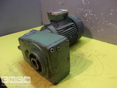 Getriebemotor 1,5 kW 120 U/min Nord SK1282A-90 L/4