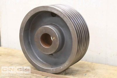 V-belt pulley with 7 grooves Guss SPB 330-7 (17 mm)