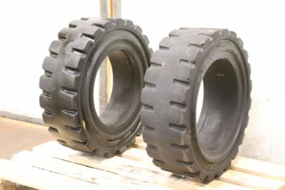 Solid rubber tires 2 pieces CLARK 28x9-15 (8.15-15)  RIM 7-00-15