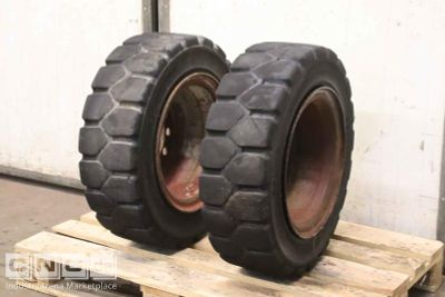 Solid rubber tires 2 pieces Bergougnan 250-15  RIM 7.00F-15