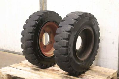 Solid rubber tires 2 pieces Vorwerk Rota 7.00-15 Felge 5,5-15  532/121-2